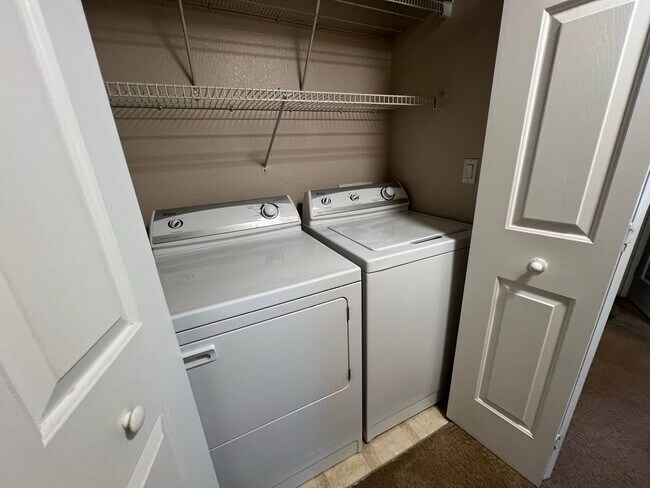 Building Photo - Henderson - 2 bedroom condo
