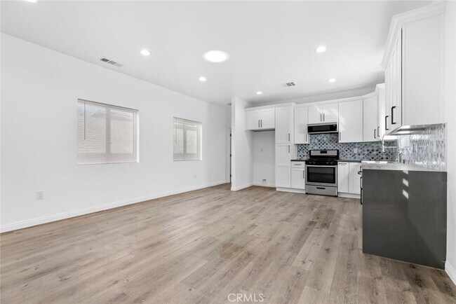 Building Photo - 10863 Nettleton St