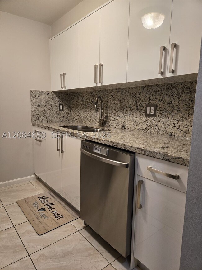 Building Photo - 14321 N Kendall Dr
