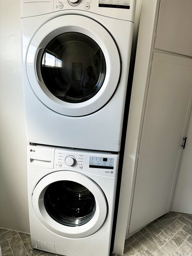 Washer and dryer in unit - 233 6th St