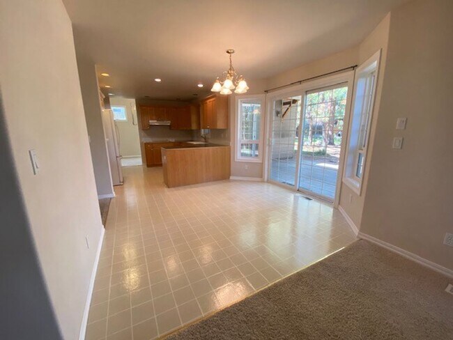 Building Photo - MOVE IN SPECIAL $500 OFF FIRST MONTHS RENT IF MOVED IN BY January 2026/ Location Location