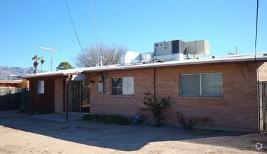 Building Photo - 2851 N Magnolia Ave