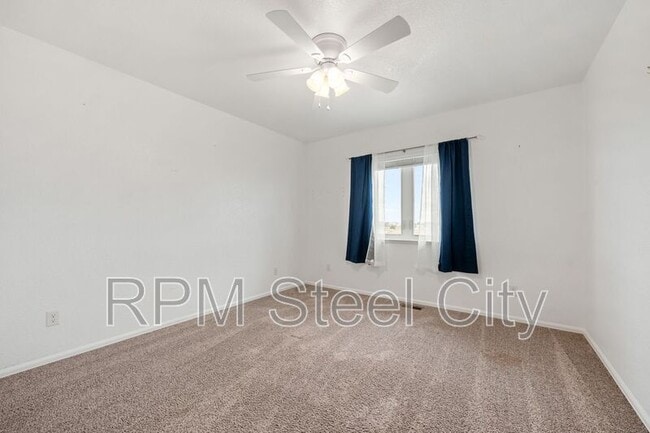 Building Photo - 868 E Sandusky Dr