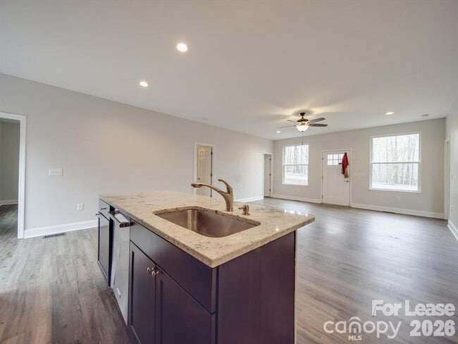 Building Photo - 824 Woodrun Dr