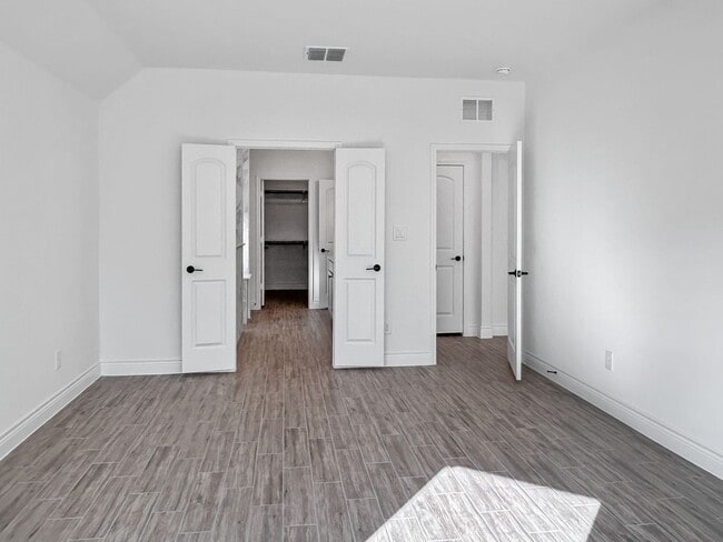 Building Photo - New Braunfels New Build with Office Flex Room & Designer Finishes