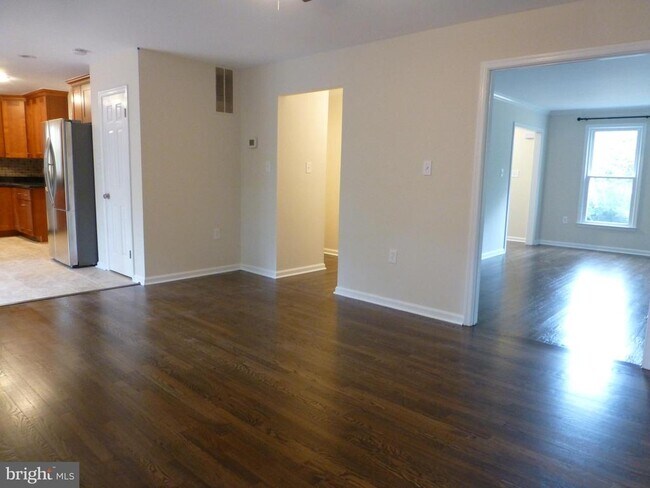 Building Photo - 11415 Jordan Ln