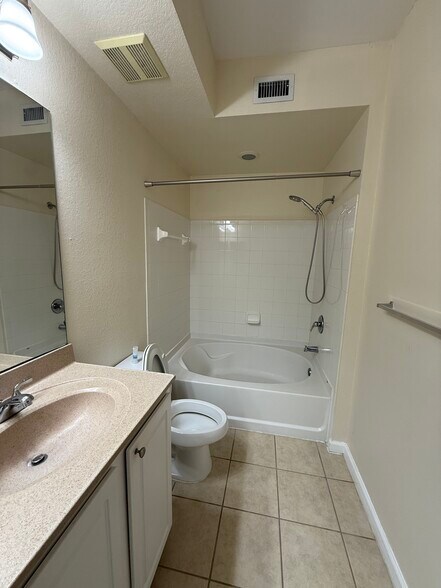 Master Bath - 2 - 10075 Gate Pky N