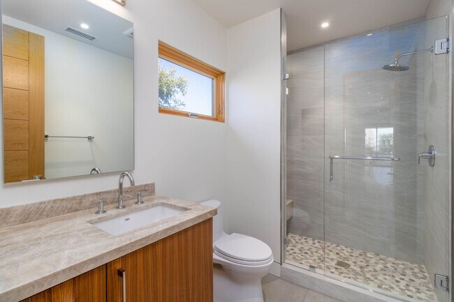 Building Photo - Ultra Luxury Guest House w/Private 200sf B...