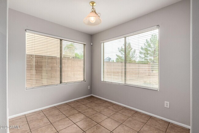 Building Photo - 8003 S 48th Dr