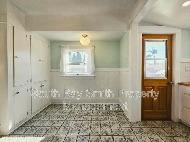 Building Photo - 223 S Guadalupe