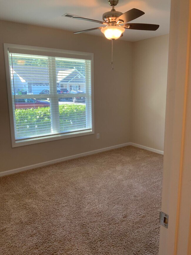 Building Photo - Move in ready home in New Bern