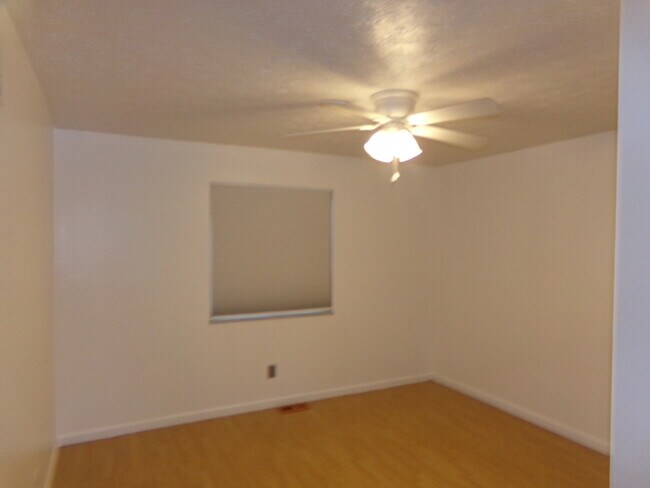 Building Photo - COMING SOON! 4 Bed 2.5 Bath Beavercreek Home!