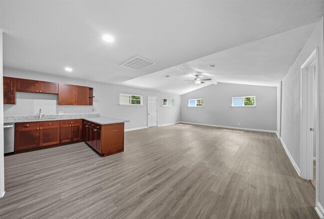 Building Photo - 5022 Balkin St