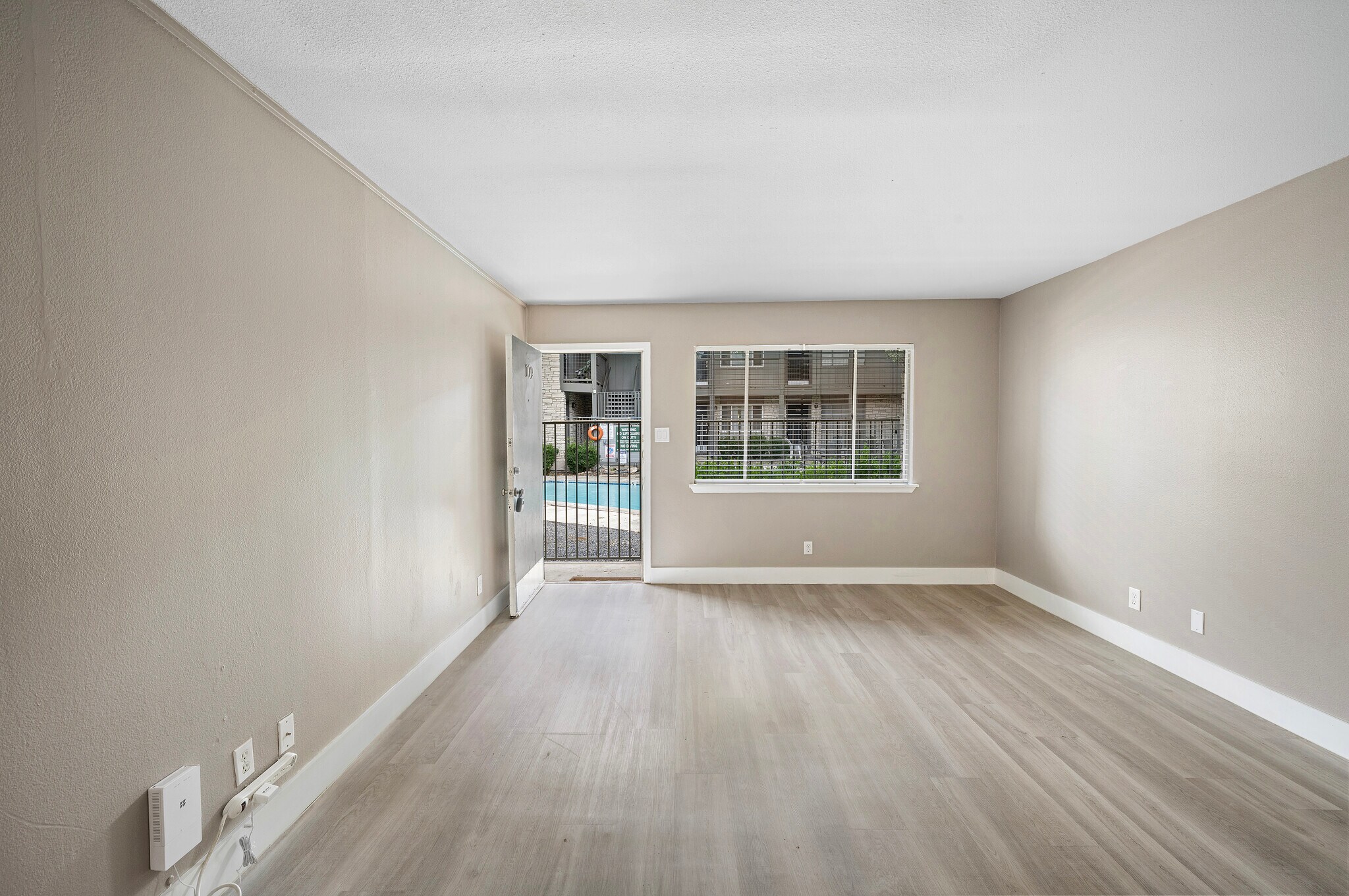 Living Room - 2303 East Side Dr