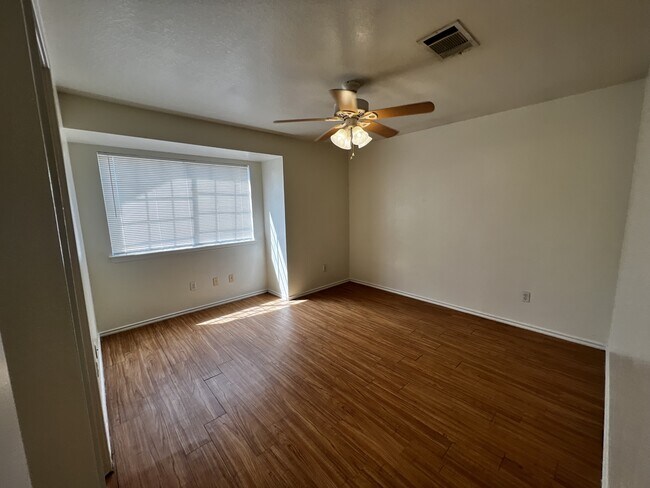 Building Photo - 125-127 Cedargrove