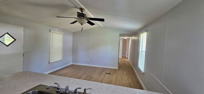 Building Photo - 164 N Duck Ave