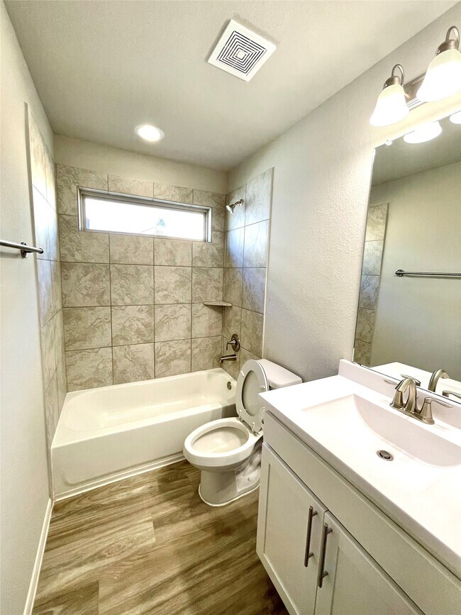 Building Photo - 934 Golden Willow Ln