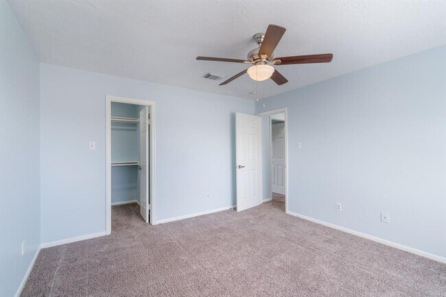 Building Photo - 4330 Heathfield Dr