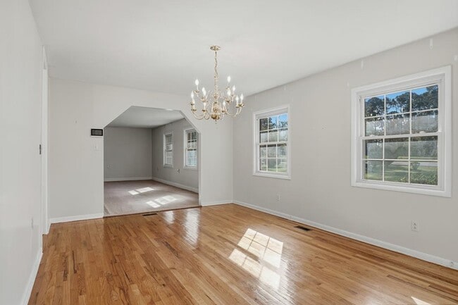 Building Photo - 2101 Goldendale Ln