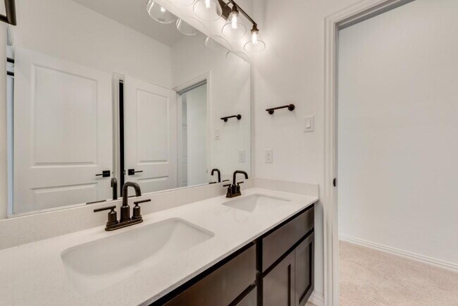 Building Photo - 2404 Swallowtail St