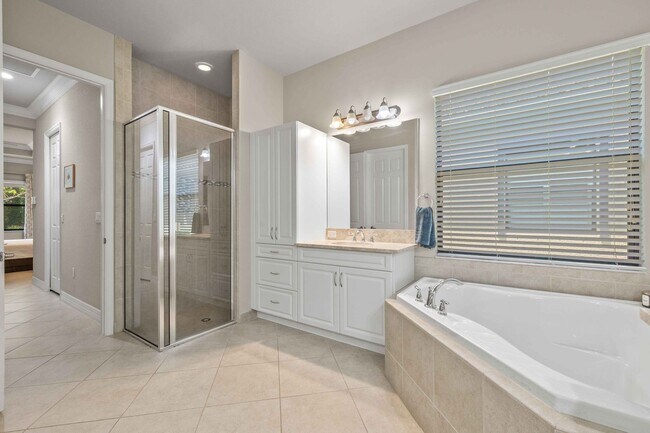 Building Photo - ** MARBELLA ISLES ** 4 BED / 3 BATH - SING...