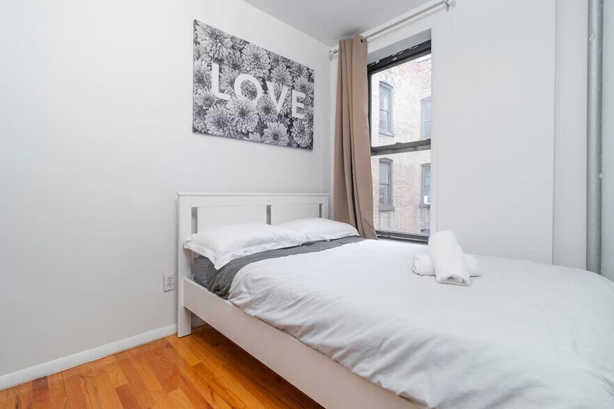 Building Photo - 317 E 93rd St