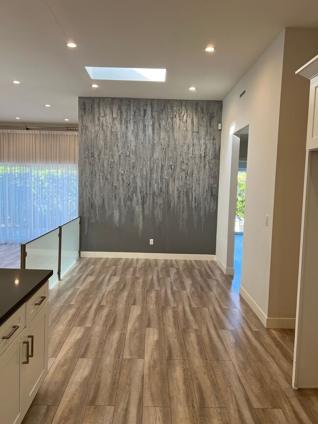 Building Photo - 2 Bedroom Modern Luxury, Valley Village