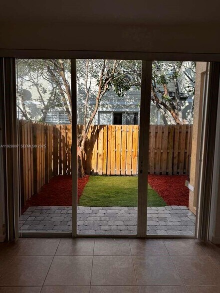 Building Photo - 230 SE 29th Ave