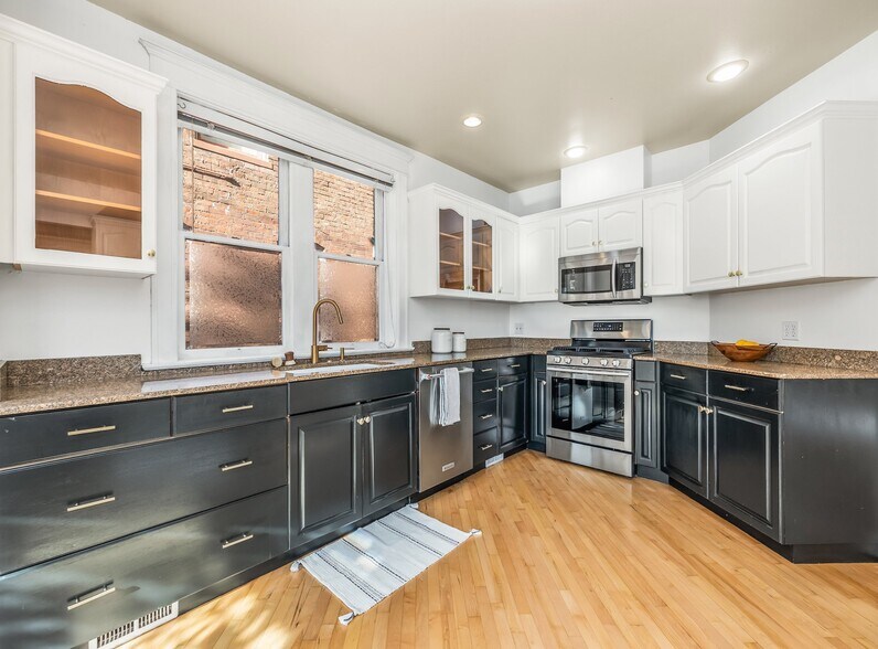 Building Photo - 115 G St