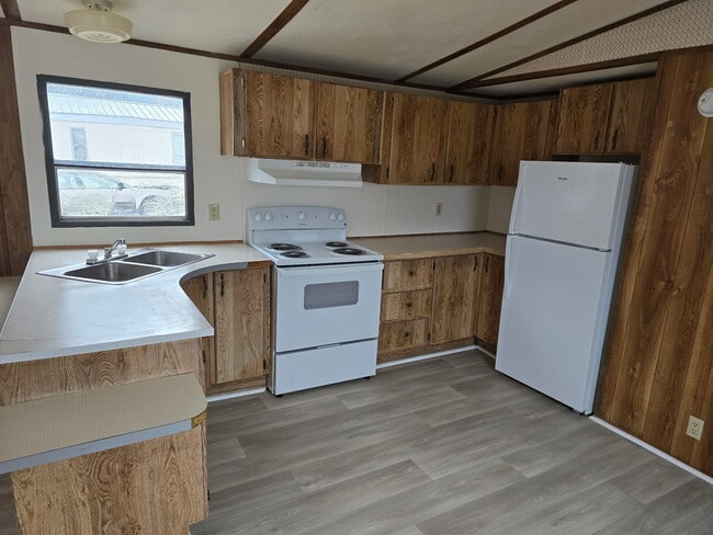 Building Photo - 472 Ruben Wells Rd