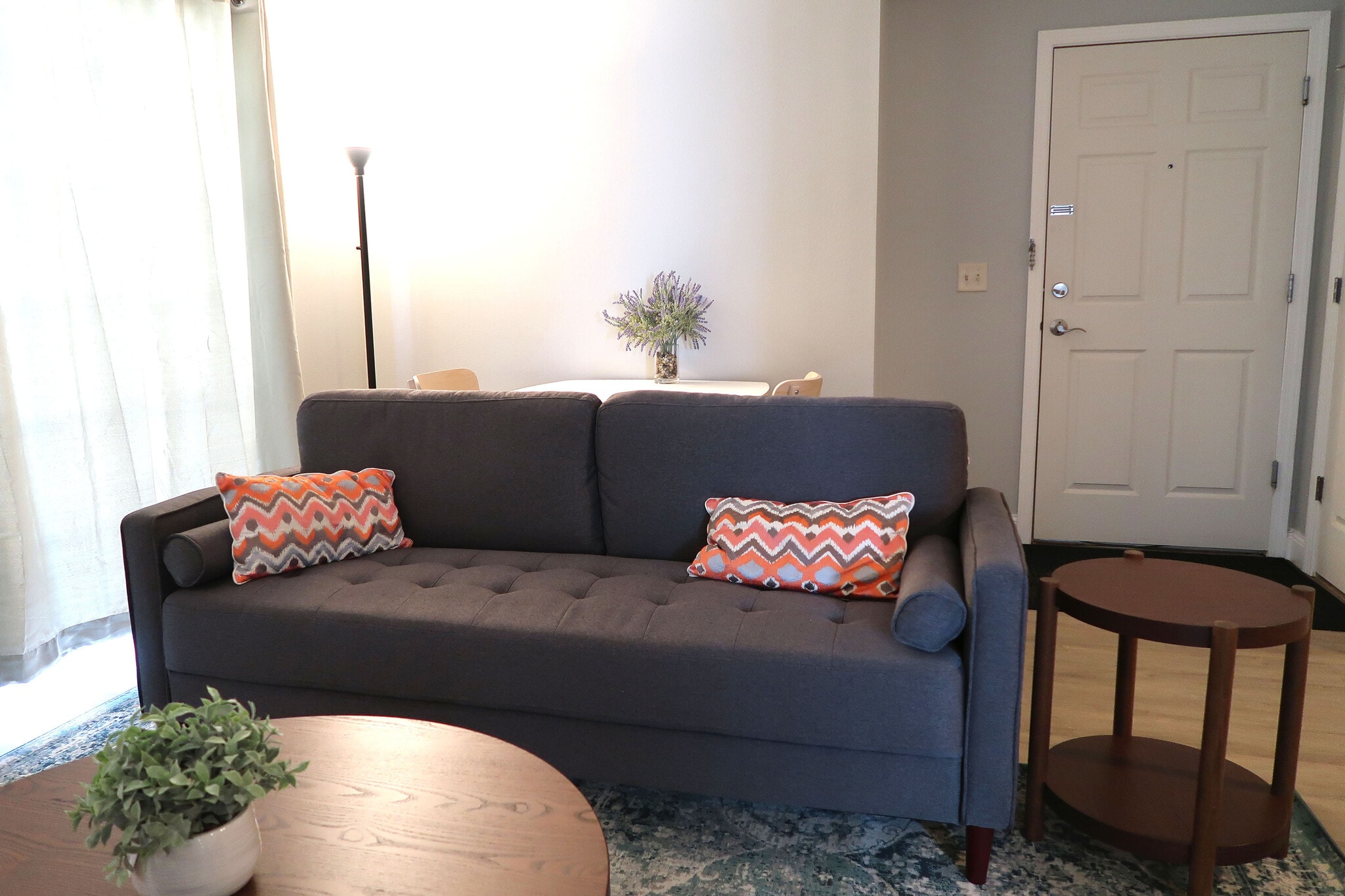 Living room - 461 N 1st Ave