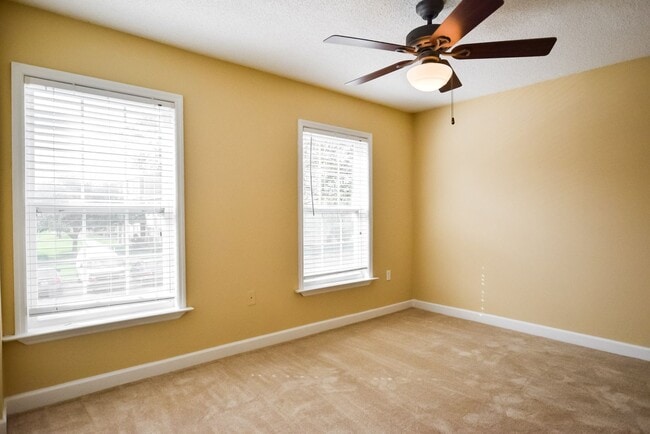 Building Photo - Beautiful 3 Bed 2 Bath WITH BONUS ROOM for...