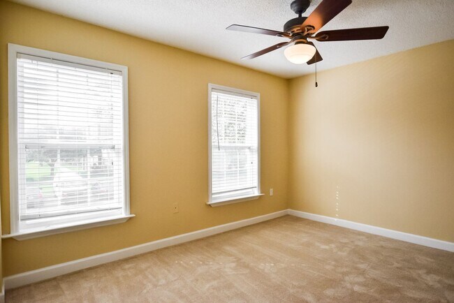 Building Photo - Beautiful 3 Bed 2 Bath WITH BONUS ROOM for Rent in East Orlando!!! SPECIAL PROMOTION!!