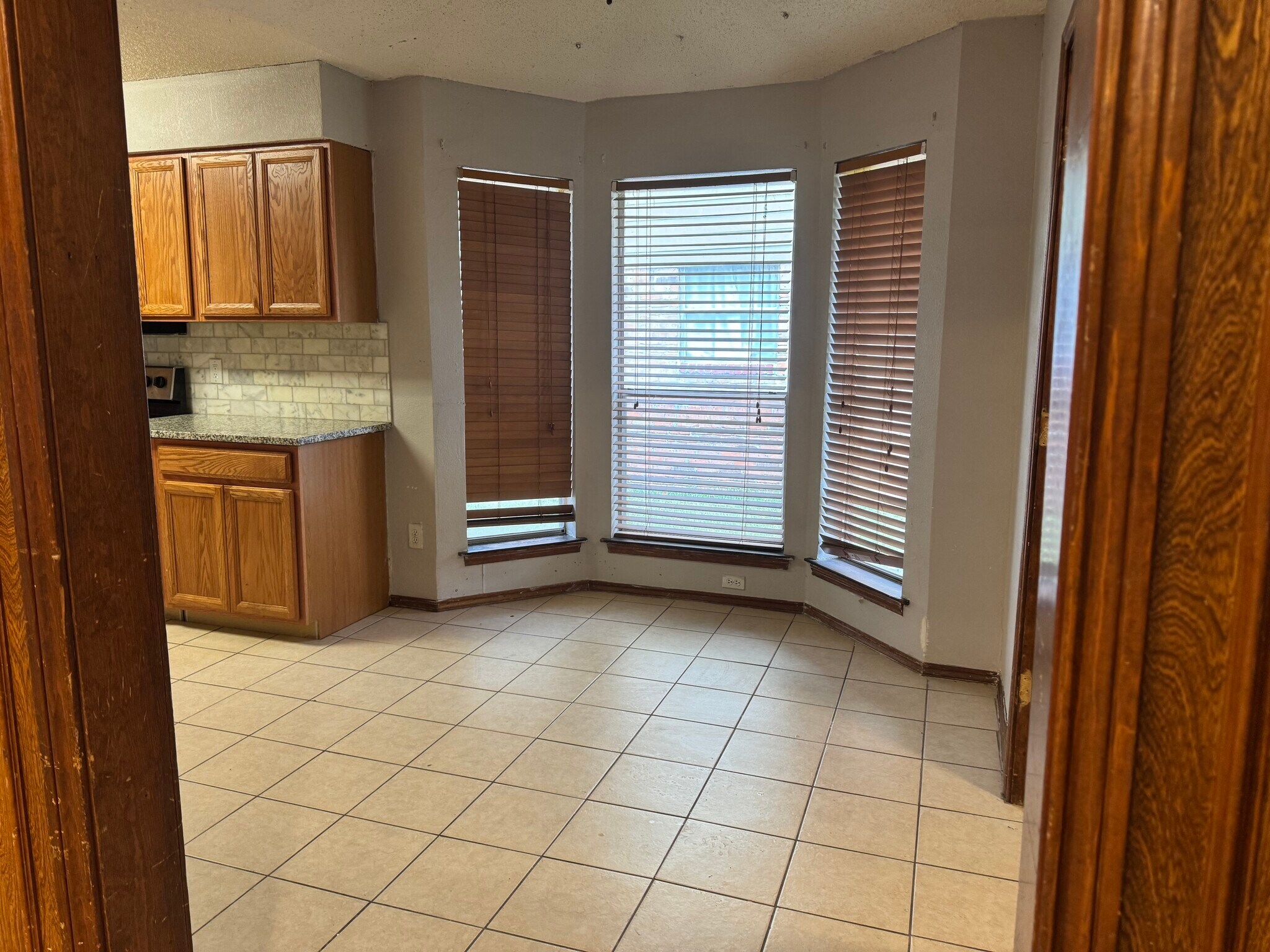 Breakfast nook - 7110 Ridgeview Dr