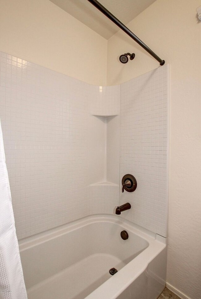 Building Photo - Beautiful 4BR Gated Home in Lehi Crossing ...
