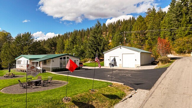 Building Photo - BRAND NEW! Single Level Home...Easy & Beautiful Living with a stunning view of Lake Pend Oreille