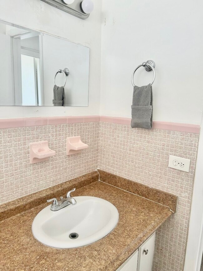 Building Photo - 5100 W Flagler St