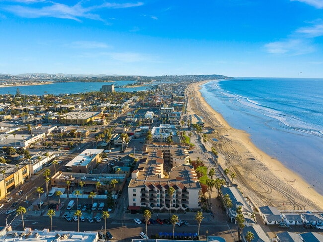 Building Photo - Your Furnished Coastal Escape Awaits!