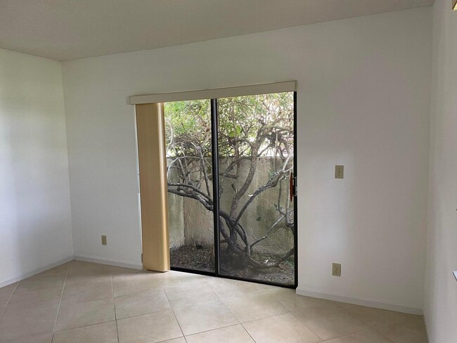Building Photo - 420 Ashwood Pl