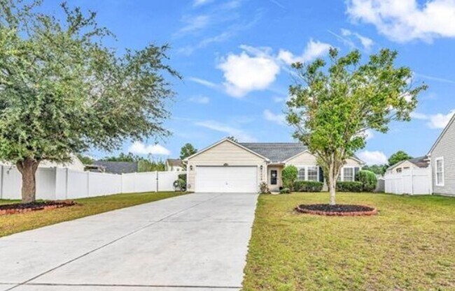 Primary Photo - Charming 3BR/2BA Home on Expansive Lot in ...