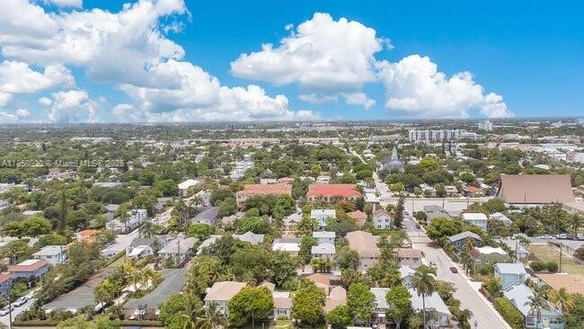 Building Photo - 209 S Palmway