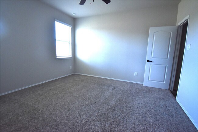 Building Photo - 5930 Dovershire Blf Wy