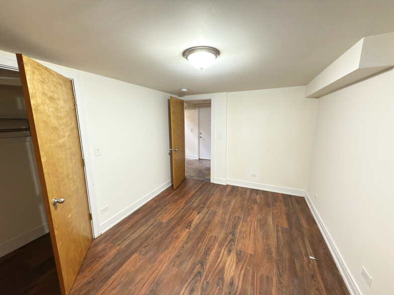 Building Photo - 2835 N Damen Ave