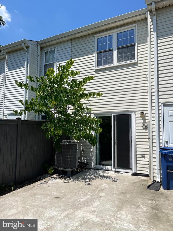 Building Photo - 7601 Lee Landing Dr