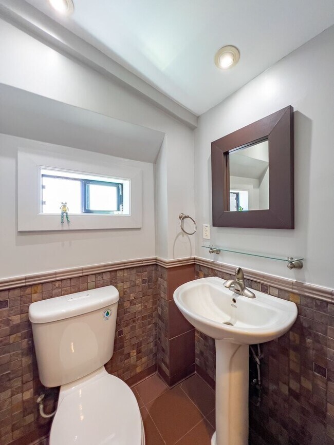 Building Photo - Charming Country Studio with Vineyard View...