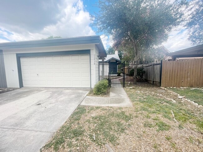 Primary Photo - 11719 Country Springs St