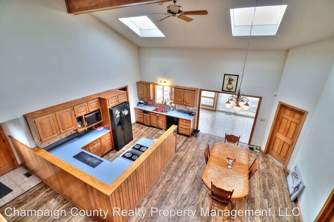Building Photo - 3 br, 4 bath House - 5316 Trautlake Dr. S.
