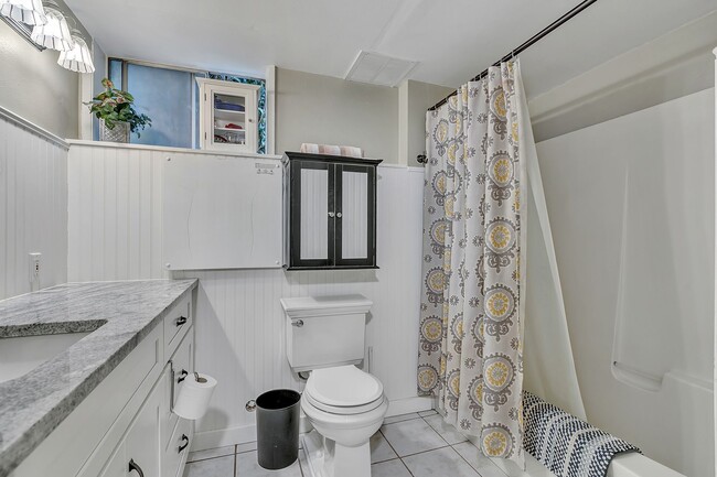 Building Photo - Rare Find: Flexible Living and Stunning Vi...