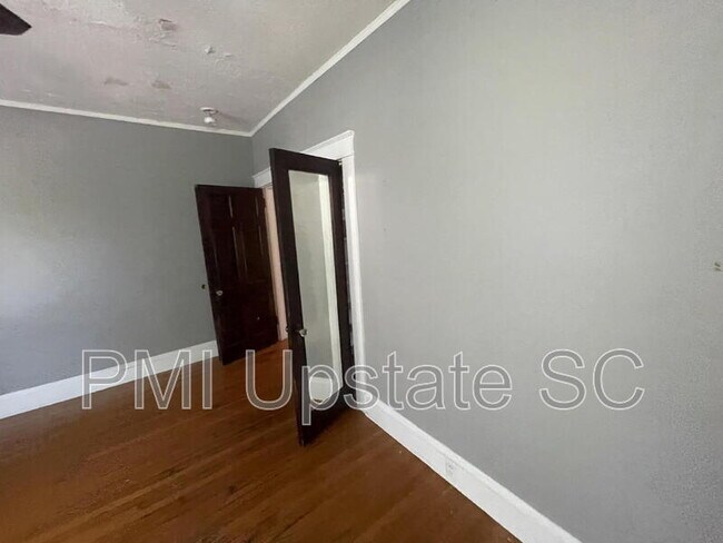 Building Photo - 181 N Fairview Ave