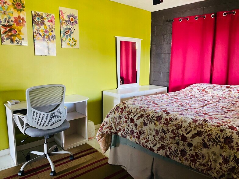 1st bedroom - 2012 St Louis Dr